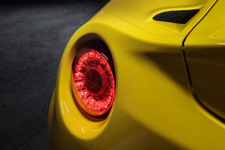 Детали экстерьера Alfa Romeo 4C Spider (960) 2015 года  (NA) (фото 27 из 40)